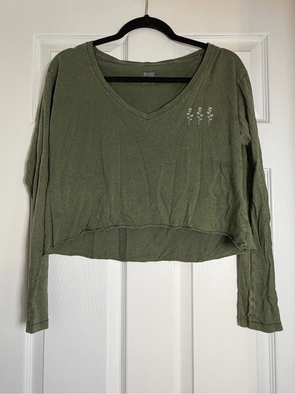 VS Pink Olive Green V-Neck Cropped Long-Sleeve Top